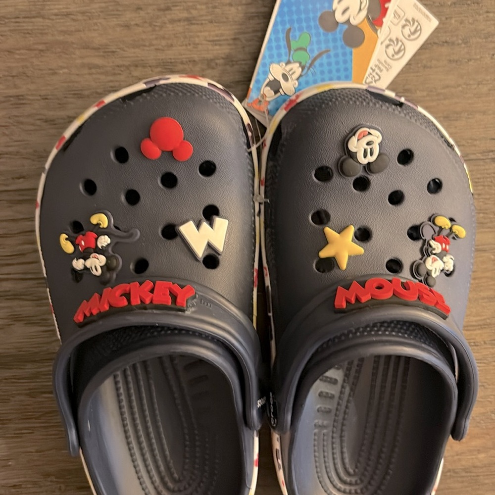 NWT [CROCS] Mickey & Friends Classic Slip-On Clog Sandals Kids Size J1 (5+) - Picture 11 of 15